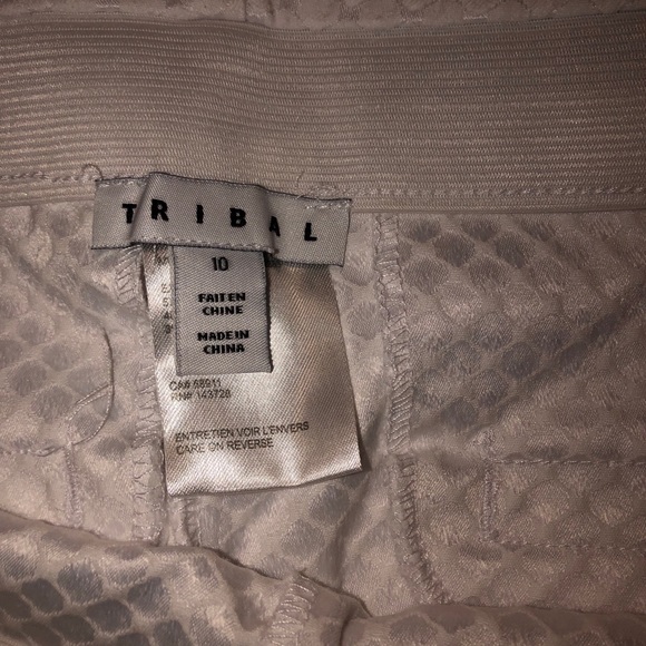 White, diamond pattern, capris - Picture 3 of 3